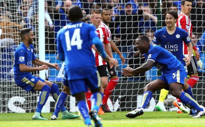 Leicesters Wes Morgan (3.v.r.) erzielte den 1:0-Siegtreffer. Foto: Tim Keeton