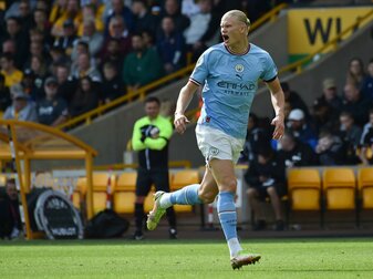 Hat schon wieder getroffen: Erling Haaland feiert sein Tor für Manchester City. Hat schon wieder getroffen: Erling Haaland feiert sein Tor für Manchester City.