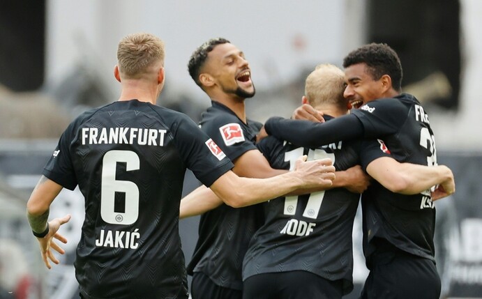 Frankfurt legt nach - VfB historisch schlecht