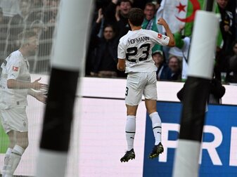 Gladbachs Jonas Hofmann traf beim 3:0-Sieg gegen RB Leipzig doppelt. Gladbachs Jonas Hofmann traf beim 3:0-Sieg gegen RB Leipzig doppelt.