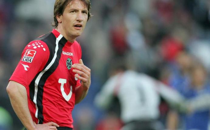 Daniel Stendel im Jahr 2006 als Spieler im Trikot von Hannover 96. Foto: Carmen Jaspersen