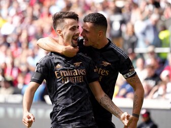 Arsenals Fabio Vieira (l) traf zum 3:0-Endstand. Arsenals Fabio Vieira (l) traf zum 3:0-Endstand.