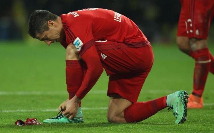 Robert Lewandowski müsste bei einer weiteren Gelben Karte pausieren. Foto: Ina Fassbender