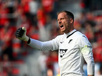 Hoffenheims Torwart Oliver Baumann hat in der Bundesliga bereits 400 Spiele absolviert. Hoffenheims Torwart Oliver Baumann hat in der Bundesliga bereits 400 Spiele absolviert.