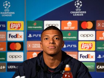 Paris Saint-Germain-Spieler Mbappe nahm nicht am Fototermin der Nationalmannschaft teil. Dies liege an den Bildrechten des Verbandes. Paris Saint-Germain-Spieler Mbappe nahm nicht am Fototermin der Nationalmannschaft teil. Dies liege an den Bildrechten des Verbandes.