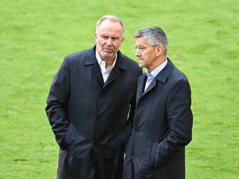 Karl-Heinz Rummenigge (l) und Herbert Hainer im Gespräch. Karl-Heinz Rummenigge (l) und Herbert Hainer im Gespräch.