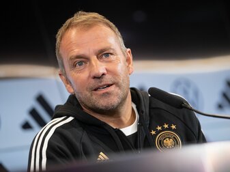 Bundestrainer Hansi Flick spricht auf der Abschlusspressekonferenz am DFB-Campus. Bundestrainer Hansi Flick spricht auf der Abschlusspressekonferenz am DFB-Campus.