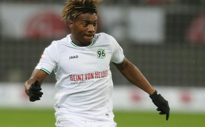 Gegen Allan Saint-Maximin wird ermittelt (Quelle: PIXATHLON/SID-IMAGES)