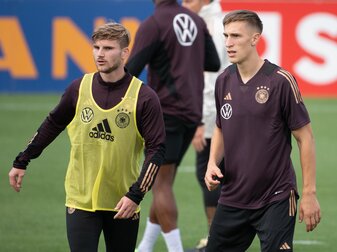 Nico Schlotterbeck (r) und Timo Werner beim DFB-Training. Nico Schlotterbeck (r) und Timo Werner beim DFB-Training.