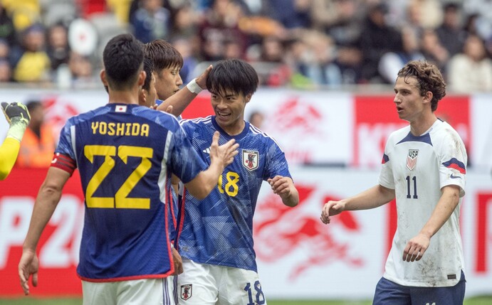 Japan gewinnt 2:0 gegen die USA. Grund zu freuen gibt es für Mitoma Kaoru (M), der das 2:0 schoss.
