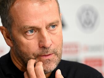Bundestrainer Hansi Flick bei der Pressekonferenz nach der 0:1-Niederlage gegen Ungarn. Bundestrainer Hansi Flick bei der Pressekonferenz nach der 0:1-Niederlage gegen Ungarn.