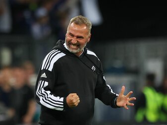 HSV-Trainer Tim Walter wird mit seinem Team in die USA reisen. HSV-Trainer Tim Walter wird mit seinem Team in die USA reisen.