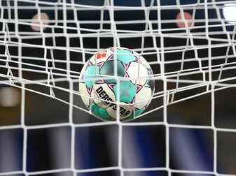 Zum Frauen-Spiel zwischen dem FC Arsenal und Tottenham Hotspur kamen 47.367 Fans. Zum Frauen-Spiel zwischen dem FC Arsenal und Tottenham Hotspur kamen 47.367 Fans.