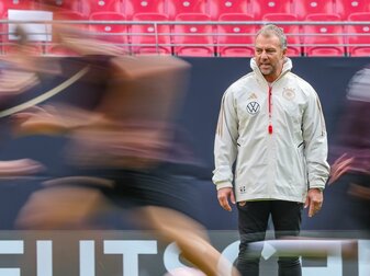 Bundestrainer Hansi Flick beim Abschlusstraining in Leipzig. Bundestrainer Hansi Flick beim Abschlusstraining in Leipzig.