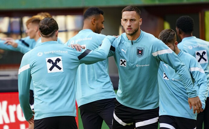 Marko Arnautovic (r) ist mit 104 Einsätzen neuer Rekordnationalspieler Österreichs.