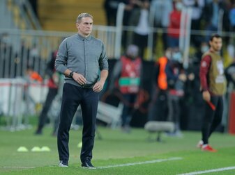 Trainer Stefan Kuntz unterlag mit der Türkei auf den Färöern mit 1:2. Trainer Stefan Kuntz unterlag mit der Türkei auf den Färöern mit 1:2.