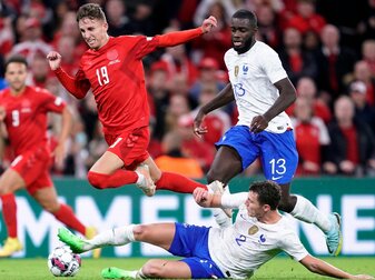 Frankreich um Benjamin Pavard (u) verlor in Dänemark. Frankreich um Benjamin Pavard (u) verlor in Dänemark.