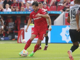 Bayer-Ass Azmoun attackiert Teherans Mullahs Bayer-Ass Azmoun attackiert Teherans Mullahs