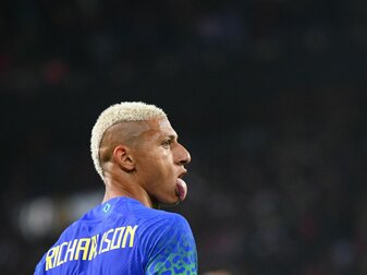 Der brasilianische Stürmer Richarlison freut sich, nachdem er getroffen hat. Der brasilianische Stürmer Richarlison freut sich, nachdem er getroffen hat.