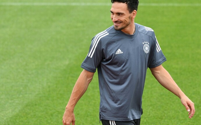 Ballack befürwortet WM-Teilnahme von Hummels