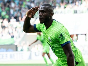 Wolfsburgs Josuha Guilavogui jubelt nach einem Tor. Wolfsburgs Josuha Guilavogui jubelt nach einem Tor.