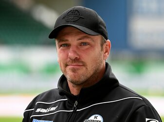 Zweitligist SC Paderborn und Trainer Lukas Kwasniok haben ihre Zusammenarbeit vorzeitig bis zum Sommer 2025 verlängert. Zweitligist SC Paderborn und Trainer Lukas Kwasniok haben ihre Zusammenarbeit vorzeitig bis zum Sommer 2025 verlängert.