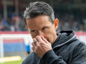 Kaiserslauterns Trainer Dirk Schuster laboriert derzeit an einem grippalen Infekt. Kaiserslauterns Trainer Dirk Schuster laboriert derzeit an einem grippalen Infekt.