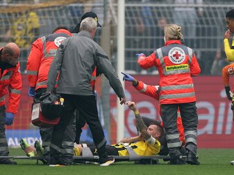 Wieder eine Verletzung nach Topform: Für Marco Reus endete das Derby frühzeitig. Foto: Lars Baron/Getty Images Wieder eine Verletzung nach Topform: Für Marco Reus endete das Derby frühzeitig. Foto: Lars Baron/Getty Images