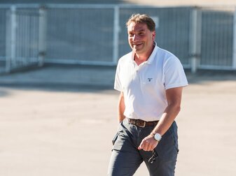 Der 53-jährige Thomas Wüstefeld ist als Finanzvorstand und Aufsichtsratmitglied beim Hamburger SV zurückgetreten. Der 53-jährige Thomas Wüstefeld ist als Finanzvorstand und Aufsichtsratmitglied beim Hamburger SV zurückgetreten.