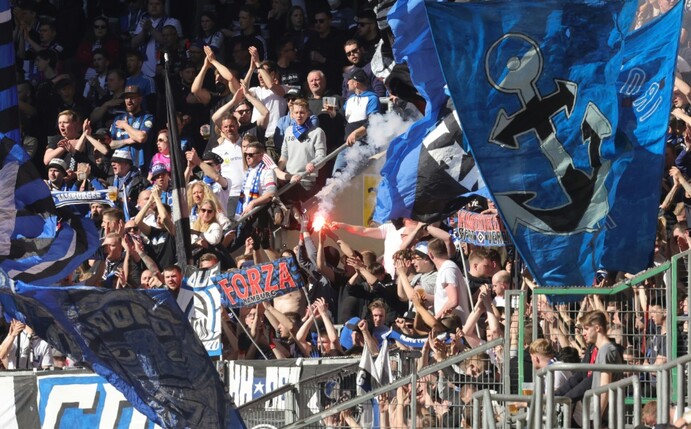 Unsportliches Verhalten der Fans: Geldstrafe für HSV