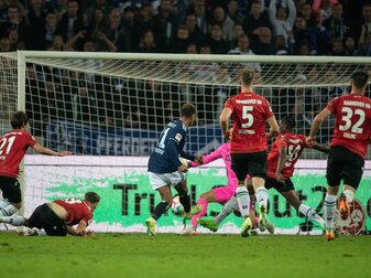 Ransford-Yeboah Königsdörffer (M) erzielte den entscheidenden Treffer für den Hamburger SV. Ransford-Yeboah Königsdörffer (M) erzielte den entscheidenden Treffer für den Hamburger SV.
