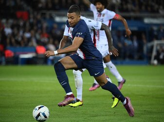 Kylian Mbappé (v) erzielte nach seiner Einwechslung den entscheidenden Treffer. Kylian Mbappé (v) erzielte nach seiner Einwechslung den entscheidenden Treffer.