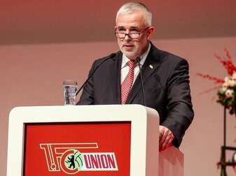 Union-Präsident Dirk Zingler sieht RB Leipzig nicht als ostdeutschen Club. Union-Präsident Dirk Zingler sieht RB Leipzig nicht als ostdeutschen Club.