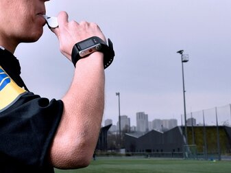 Ferrieri Caputi erste Schiedsrichterin in der Serie A Ferrieri Caputi erste Schiedsrichterin in der Serie A