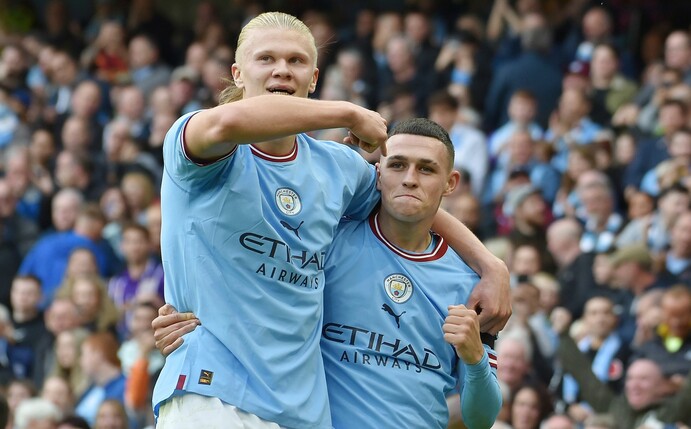 Erling Haaland (l) und Phil Foden trafen jeweils dreifach für Man City.