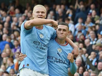 Erling Haaland (l) und Phil Foden trafen jeweils dreifach für Man City. Erling Haaland (l) und Phil Foden trafen jeweils dreifach für Man City.
