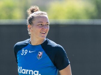 Torhüterin Almuth Schult verlor ihr NWSL-Debüt mit Angel City FC. Torhüterin Almuth Schult verlor ihr NWSL-Debüt mit Angel City FC.