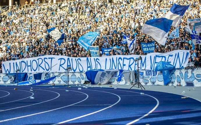Ein Teil der Hertha-Fans positionierte sich klar gegen Lars Windhorst.