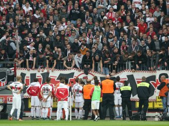 Stuttgarter Ultras boykottieren Spiel in Bremen (Quelle: FIRO/SID-IMAGES) Stuttgarter Ultras boykottieren Spiel in Bremen (Quelle: FIRO/SID-IMAGES)