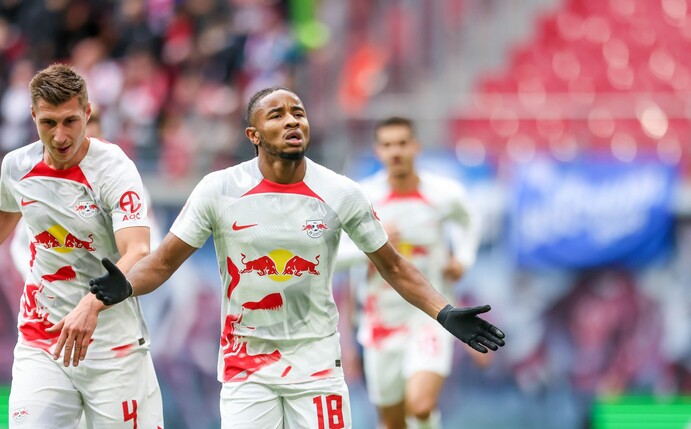 Um RB-Stürmer Christopher Nkunku (M.) ranken sich immer wieder Transfergerüchte.