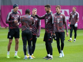 Bayerns Leon Goretzka (l-r), Serge Gnabry, Marcel Sabitzer, Torwart Sven Ulreich und Josip Stanisic beim Abschlusstraining vor der Begegnung mit Viktoria Pilsen. Bayerns Leon Goretzka (l-r), Serge Gnabry, Marcel Sabitzer, Torwart Sven Ulreich und Josip Stanisic beim Abschlusstraining vor der Begegnung mit Viktoria Pilsen.