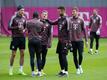 Bayerns Leon Goretzka (l-r), Serge Gnabry, Marcel Sabitzer, Torwart Sven Ulreich und Josip Stanisic beim Abschlusstraining vor der Begegnung mit Viktoria Pilsen.