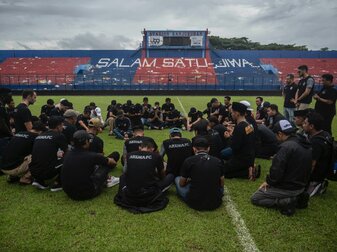 Stadionkatastrophe: Zahl der Toten steigt auf 131 Stadionkatastrophe: Zahl der Toten steigt auf 131