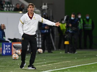 Sevillas Trainer Julen Lopetegui hofft auf ein Erfolgserlebnis gegen den BVB. Sevillas Trainer Julen Lopetegui hofft auf ein Erfolgserlebnis gegen den BVB.