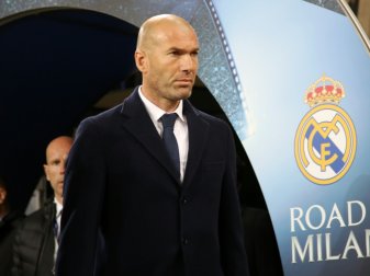 Real-Trainer Zinédine Zidane gibt sich kämpferisch (Quelle: PIXATHLON/SID-IMAGES) Real-Trainer Zinédine Zidane gibt sich kämpferisch (Quelle: PIXATHLON/SID-IMAGES)