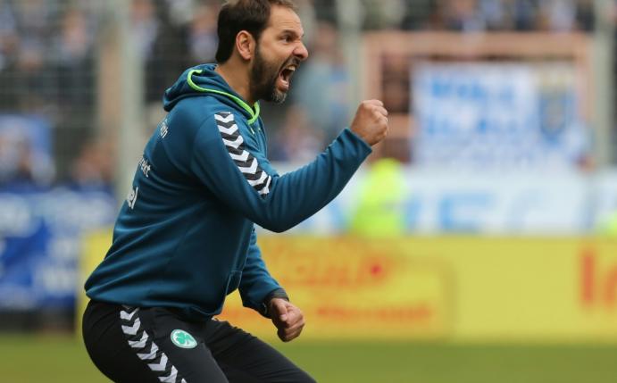 Stefan Ruthenbecks Fürther schlagen 1860 München (Quelle: PIXATHLON/SID-IMAGES)
