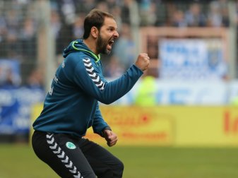 Stefan Ruthenbecks Fürther schlagen 1860 München (Quelle: PIXATHLON/SID-IMAGES) Stefan Ruthenbecks Fürther schlagen 1860 München (Quelle: PIXATHLON/SID-IMAGES)