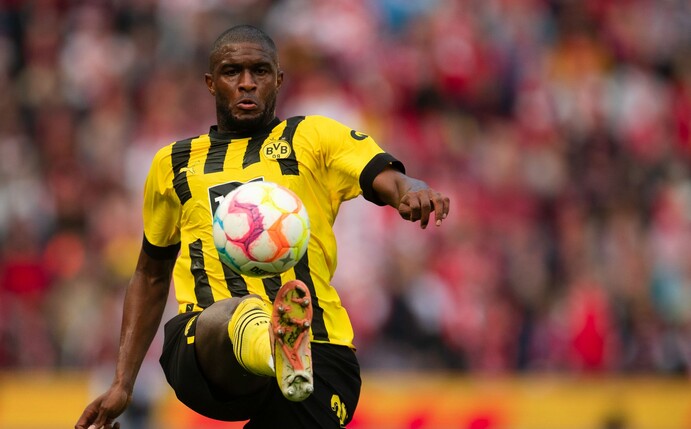 Dortmunds Anthony Modeste sitzt in Sevilla vorerst auf der Bank.