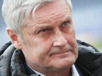 Trainer Armin Veh hat auf Abstiegskampf keine Lust mehr. Foto: Frank Rumpenhorst Trainer Armin Veh hat auf Abstiegskampf keine Lust mehr. Foto: Frank Rumpenhorst