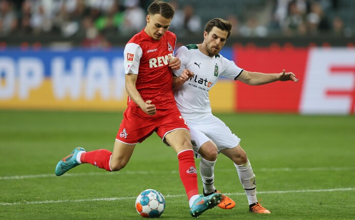 Tim Lemperle (li.) vom 1.FC Köln und Gladbachs Jonas Hofmann lieferten sich im letzten Rheinderby ein umkämpftes Duell (Foto: Martin Rose/Getty Images)